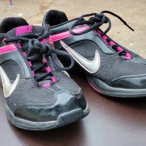Nike Womens Air Essential Sister II Sneaker Size 7 Black Pink Patent 386507